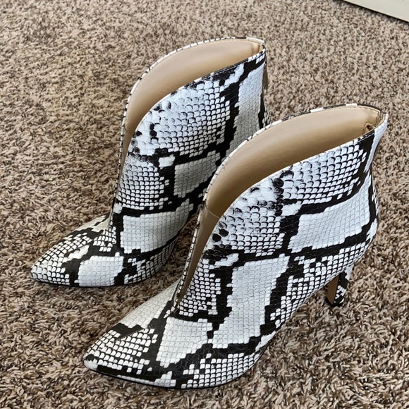 Nine West Shoes - Nine West White Snakeskin Booties 9